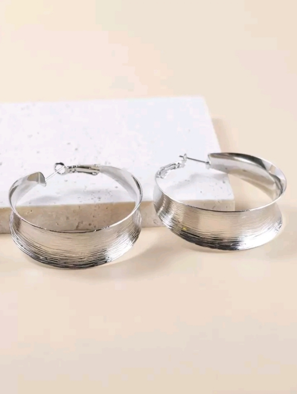 NEW! Silver Plated Classic Chunky Wide Textured Graduated Large Hoop Earrings - Picture 4 of 4